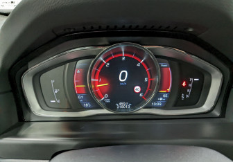 Подержанный автомобиль Volvo XC70 2014 года (26 фото)