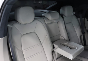 Подержанный автомобиль Porsche Cayenne 2019 года (20 фото)