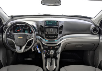 Подержанный автомобиль Chevrolet Orlando 2012 года (14 фото)