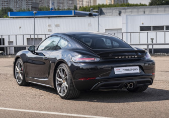 Подержанный автомобиль Porsche Cayman 2018 года (9 фото)