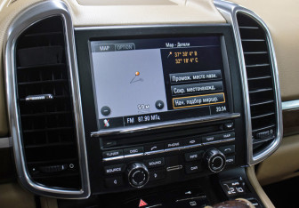 Подержанный автомобиль Porsche Cayenne 2011 года (22 фото)