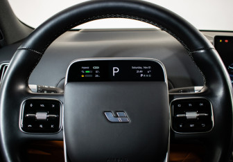 Подержанный автомобиль LiXiang L9 2023 года (25 фото)