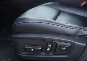 Подержанный автомобиль Lexus ES 2015 года (21 фото)