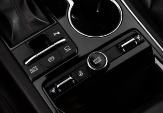 Подержанный автомобиль Kia K5 2020 года (16 фото)