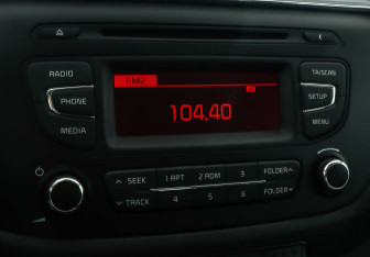 Подержанный автомобиль Kia Ceed Wagon 2015 года (9 фото)