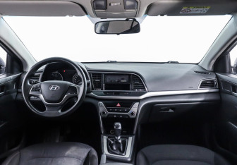 Подержанный автомобиль Hyundai Elantra Sedan 2016 года (8 фото)