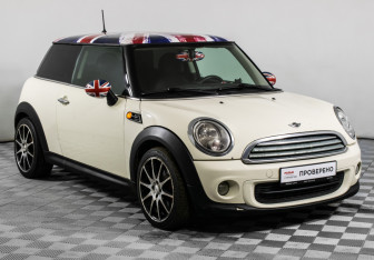 Подержанный автомобиль MINI Hatch 2011 года (3 фото)