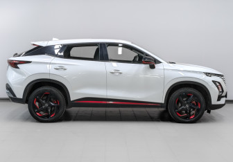 Подержанный автомобиль Omoda C5 2023 года (4 фото)