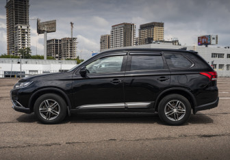 Подержанный автомобиль Mitsubishi Outlander 2018 года (8 фото)