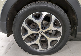 Подержанный автомобиль Renault Kaptur 2019 года (17 фото)