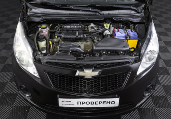 Подержанный автомобиль Chevrolet Spark 2011 года (9 фото)