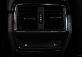 Подержанный автомобиль Skoda Karoq 2020 года (9 фото)