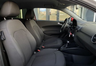 Подержанный автомобиль Audi A1 2012 года (19 фото)