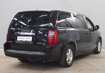 Подержанный автомобиль Dodge Caravan 2010 года (5 фото)