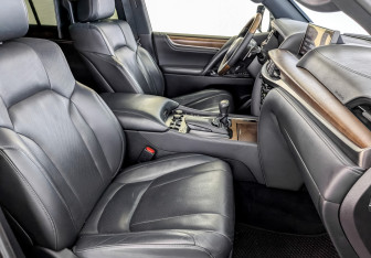 Подержанный автомобиль Lexus LX 2016 года (24 фото)