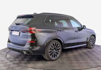Подержанный автомобиль BMW X5 2025 года (5 фото)
