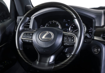 Подержанный автомобиль Lexus LX 2019 года (14 фото)
