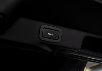 Подержанный автомобиль Land Rover Range Rover Sport 2018 года (23 фото)