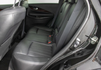 Подержанный автомобиль Infiniti QX50 2015 года (11 фото)