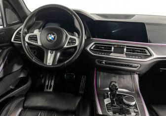 Подержанный автомобиль BMW X7 2021 года (15 фото)