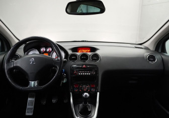Подержанный автомобиль Peugeot 308 Hatchback 2012 года (9 фото)