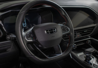 Подержанный автомобиль Geely Tugella 2023 года (15 фото)