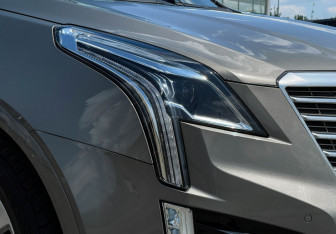 Подержанный автомобиль Cadillac XT5 2018 года (23 фото)