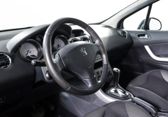 Подержанный автомобиль Peugeot 308 Hatchback 2008 года (14 фото)