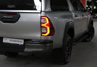 Подержанный автомобиль Toyota Hilux 2020 года (21 фото)
