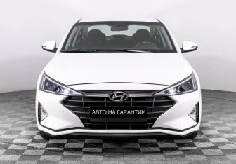 Подержанный автомобиль Hyundai Elantra Sedan 2020 года (2 фото)
