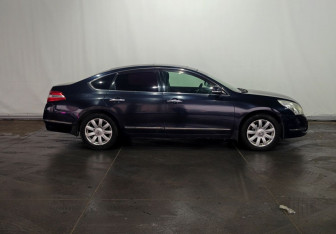 Подержанный автомобиль Nissan Teana 2010 года (4 фото)