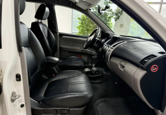 Подержанный автомобиль Mitsubishi Pajero Sport 2013 года (19 фото)