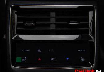 Подержанный автомобиль Geely Monjaro 2025 года (16 фото)