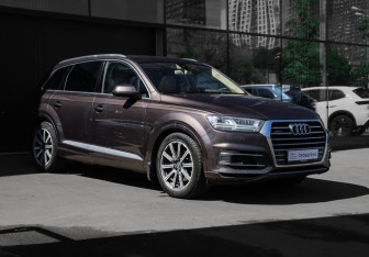 Подержанный автомобиль Audi Q7 2016 года (3 фото)