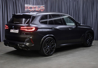 Подержанный автомобиль BMW X5 M 2021 года (5 фото)