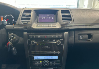 Подержанный автомобиль Kia Opirus 2008 года (16 фото)