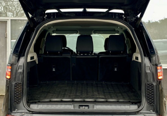 Подержанный автомобиль Land Rover Discovery 2017 года (10 фото)