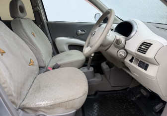 Подержанный автомобиль Nissan March Hatchback 2002 года (10 фото)