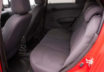 Подержанный автомобиль Chevrolet Spark 2013 года (11 фото)