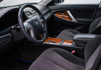 Подержанный автомобиль Toyota Camry Sedan 2010 года (10 фото)