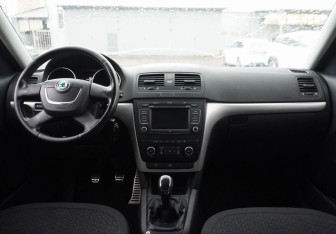 Подержанный автомобиль Skoda Yeti 2011 года (12 фото)
