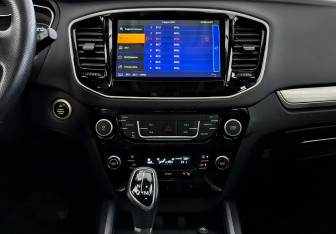 Подержанный автомобиль Geely Emgrand X7 2019 года (15 фото)