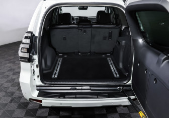 Подержанный автомобиль Toyota Land Cruiser Prado 2020 года (10 фото)