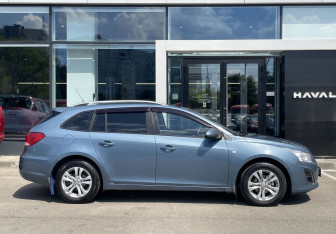 Подержанный автомобиль Chevrolet Cruze Wagon 2013 года (4 фото)