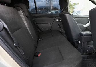 Подержанный автомобиль Renault Sandero 2013 года (9 фото)