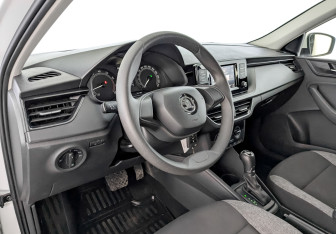 Подержанный автомобиль Skoda Rapid Liftback 2021 года (16 фото)