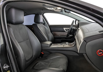 Подержанный автомобиль Jaguar XF Sedan 2013 года (24 фото)