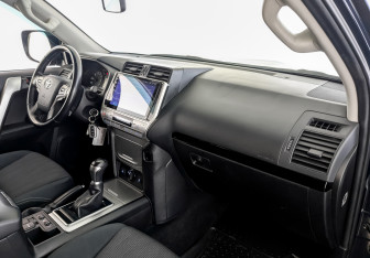 Подержанный автомобиль Toyota Land Cruiser Prado 2021 года (12 фото)