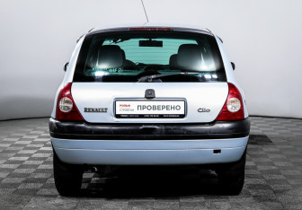 Подержанный автомобиль Renault Clio Hatchback 2000 года (6 фото)