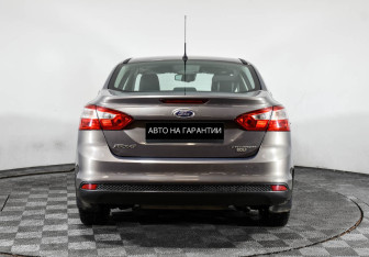 Подержанный автомобиль Ford Focus Sedan 2014 года (4 фото)